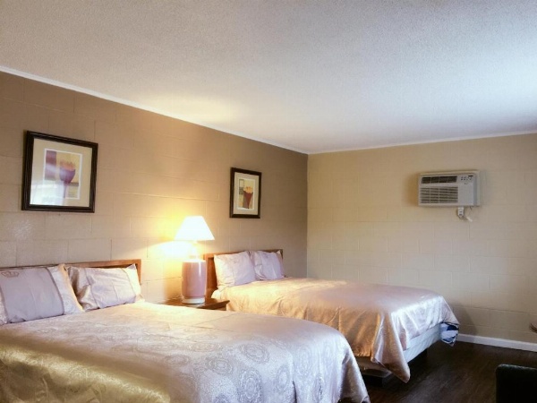 Royal Inn and Suites image 19